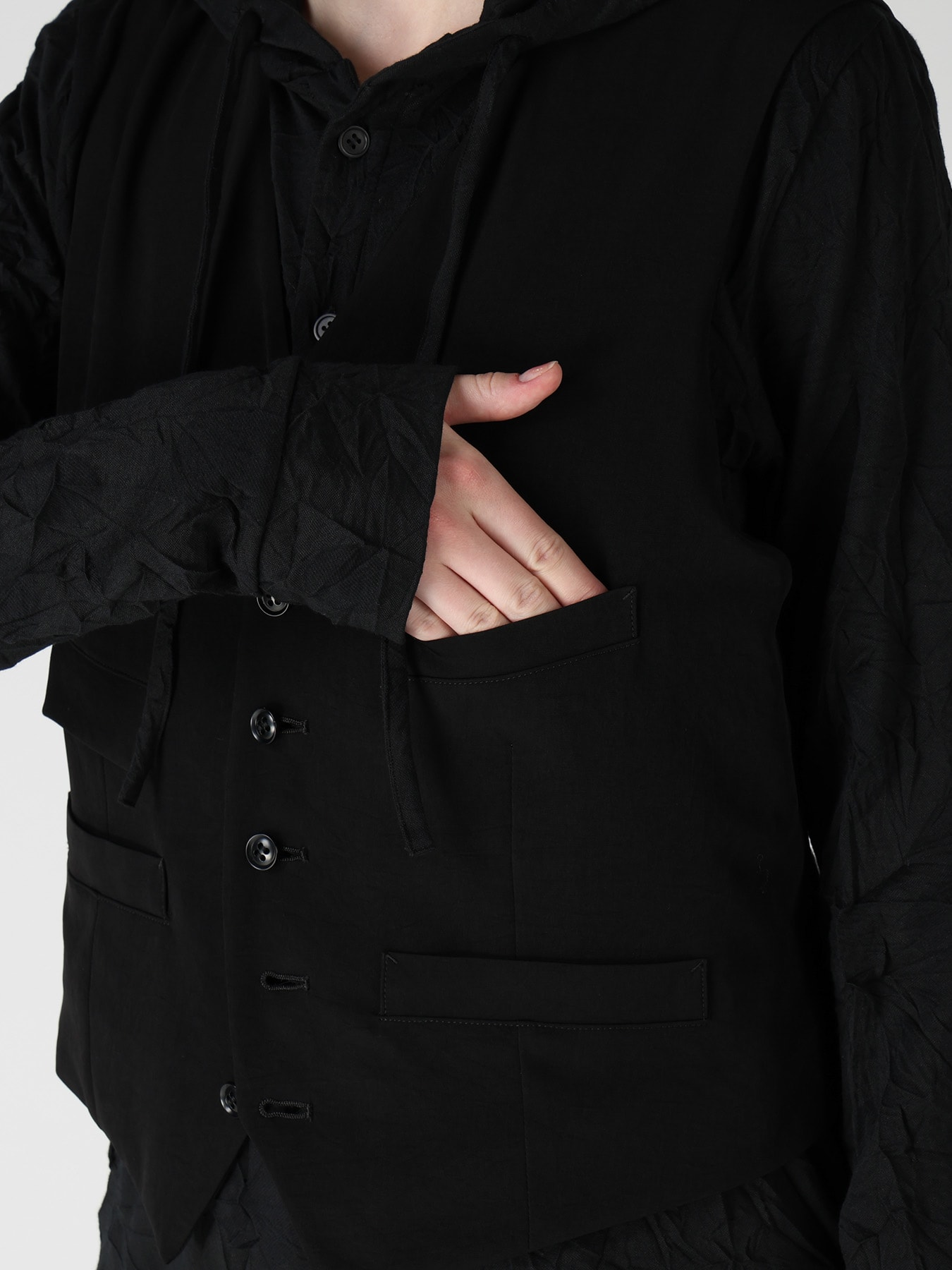 TA/PE CREPE DE CHINE COLLARLESS VEST