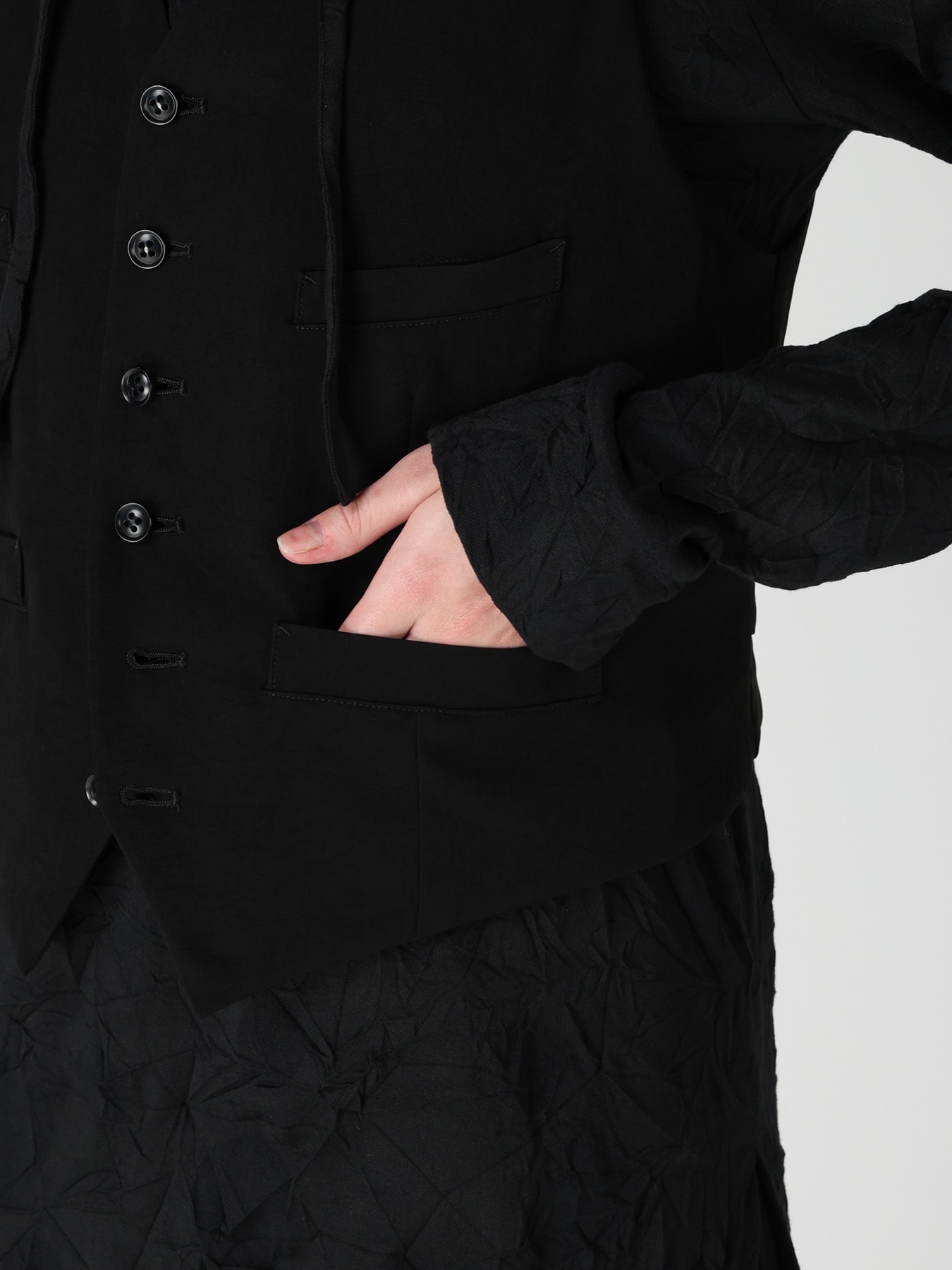 TA/PE CREPE DE CHINE COLLARLESS VEST