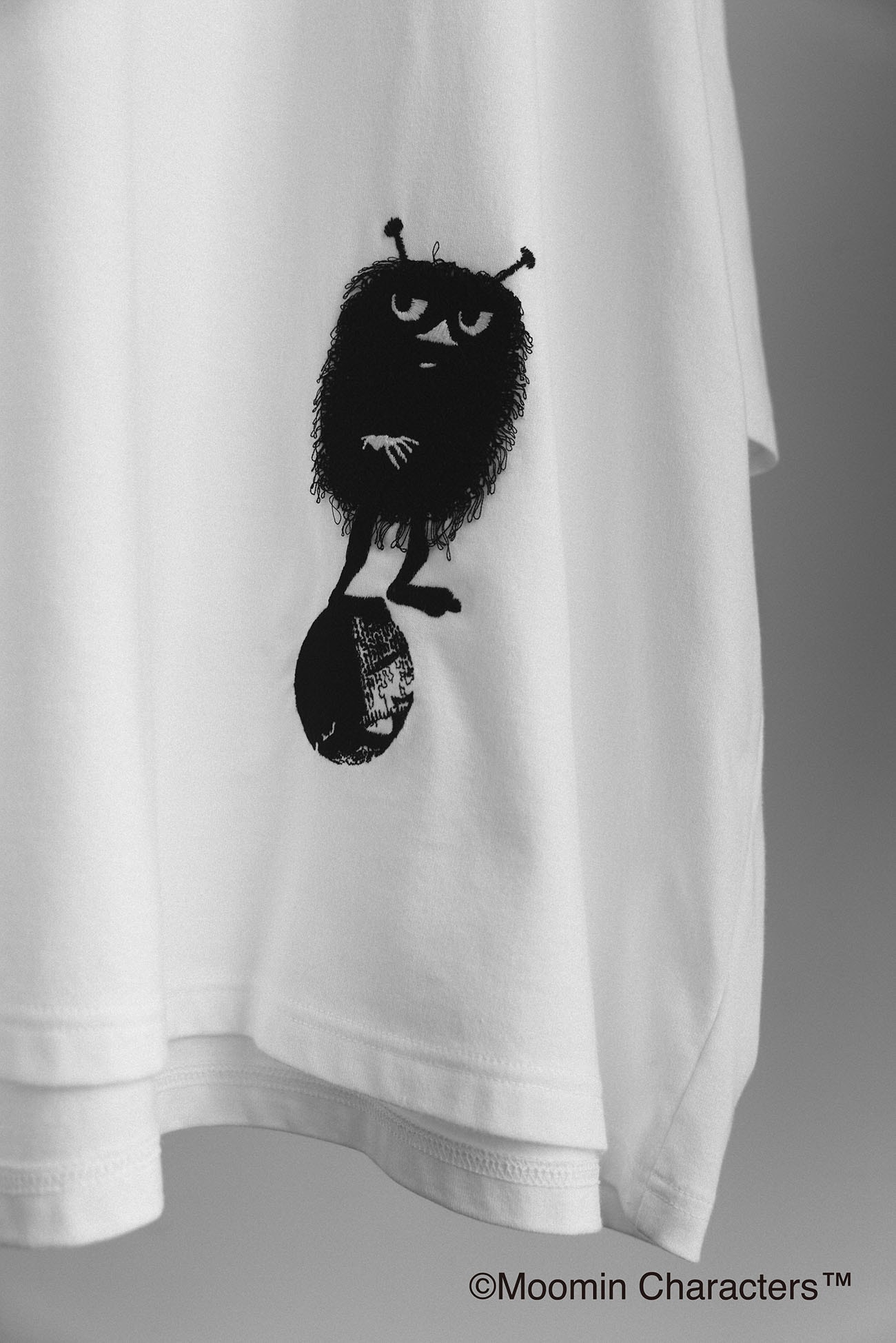 MOOMIN × a part of me. | Y’s "STINKY" EMBROIDERY TEE