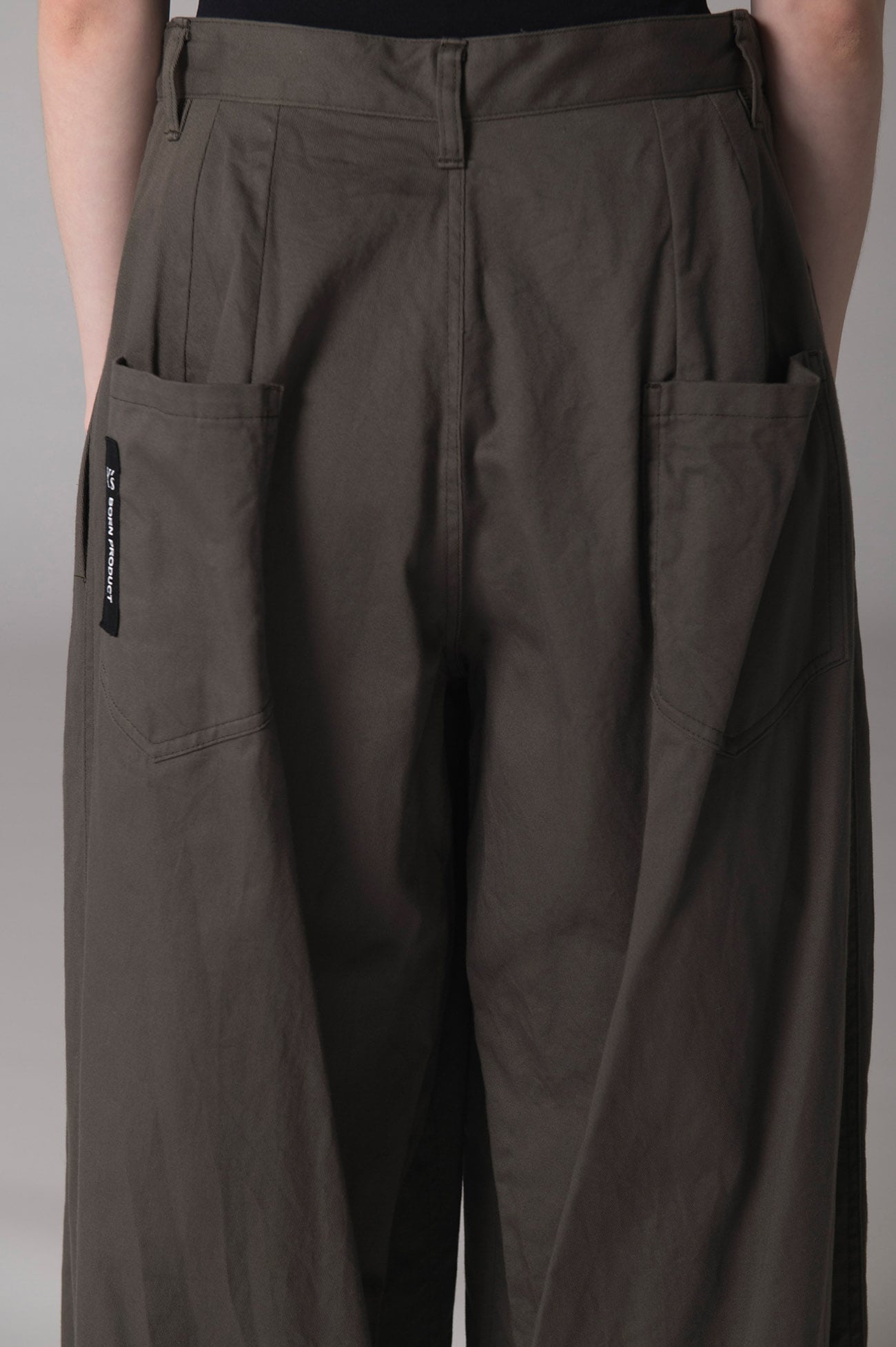 Y's BORN PRODUCT]COTTON TWILL BACK TUCK PANTS(XS Khaki): Y's｜THE 