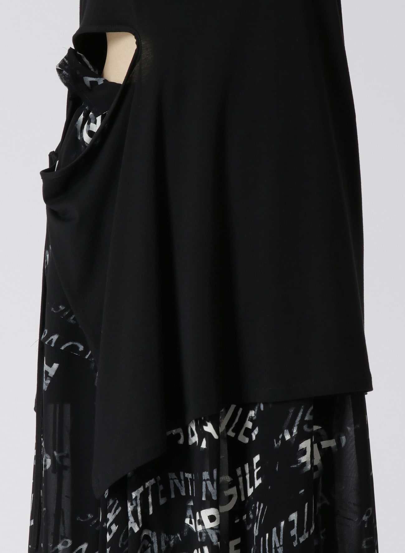 SOFT PLAIN STITCH RIGHT SLASH SLEEVELESS T