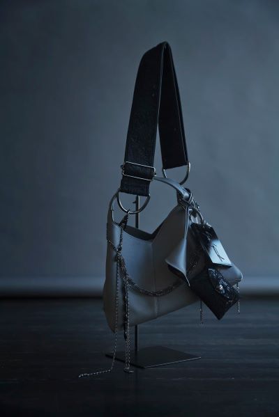 美品◎ディスコードヨウジヤマモト がま口ショルダーストラップ付き シルバー discord Yohji Yamamoto POP-UP STORE 伊勢丹新宿店