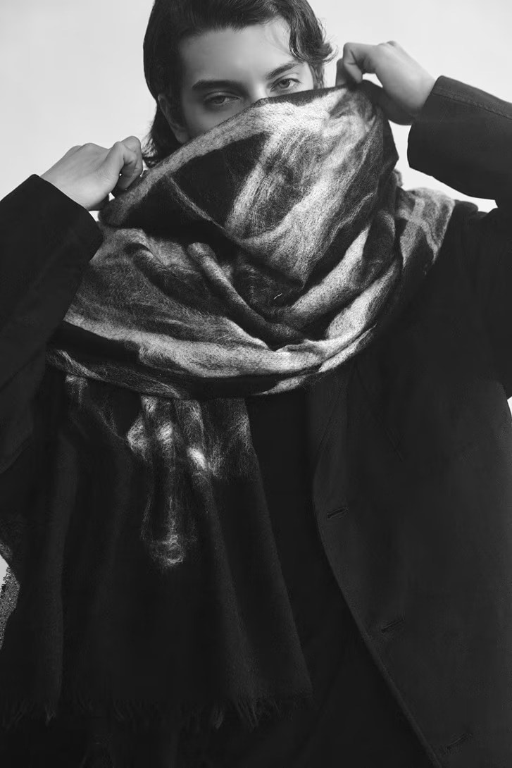 discord Yohji Yamamoto 2025-26 A/W COLLECTION
STYLE HIGHLIGHTS